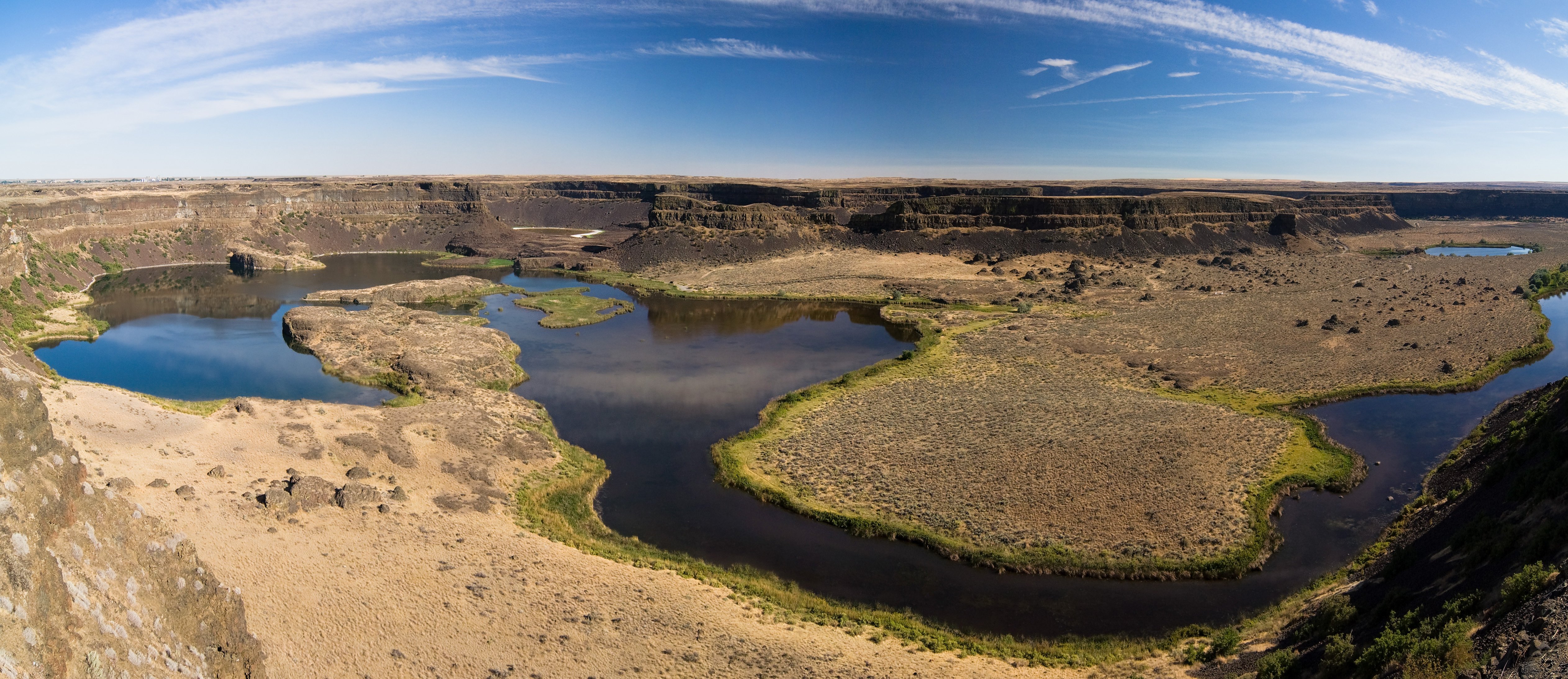 Optional image title Dry Falls in the Channelled Scablands showing large cliffs that would've been waterfalls in the past