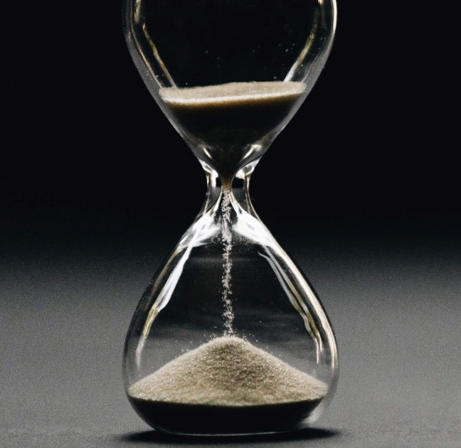 Picture of an hourglass