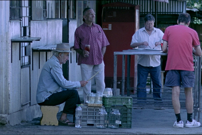 Image of all characters in the cafe from the film Szalontudo