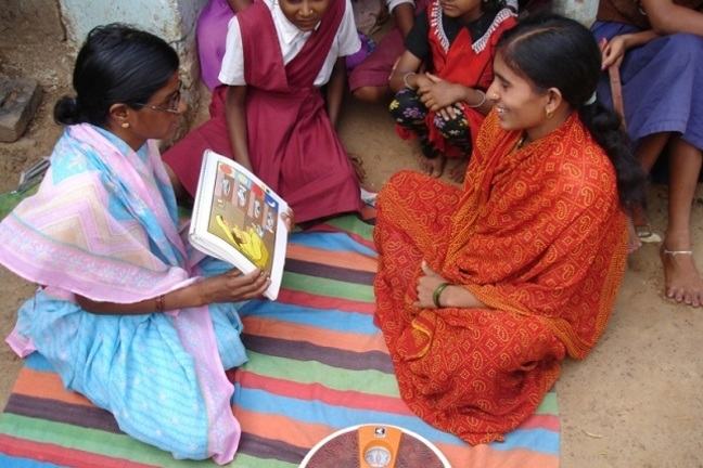 A Community Health Worker talks to an expectant mother in Bangladesh.