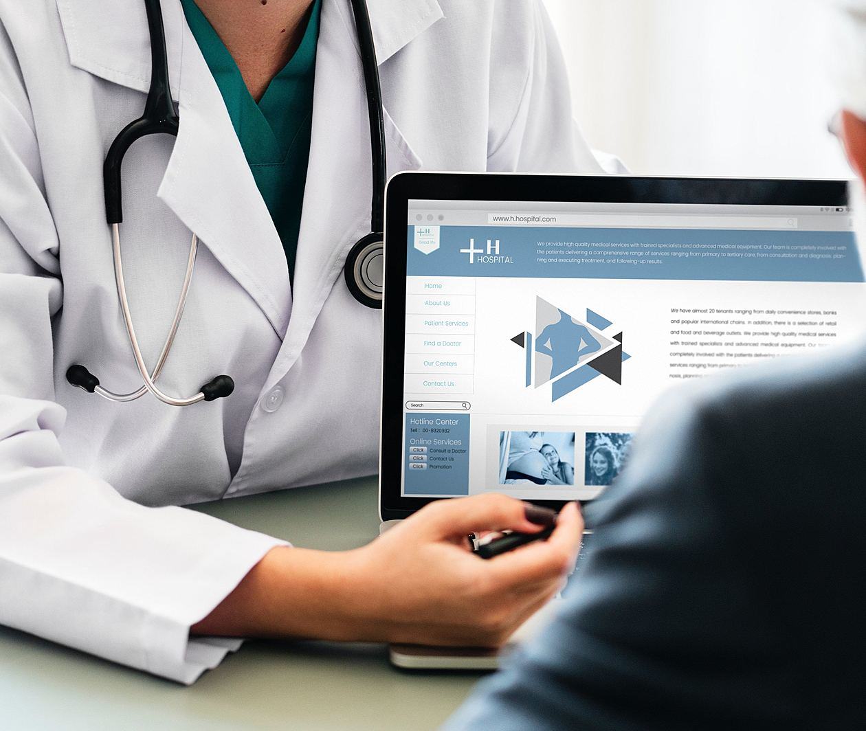 doctor showing laptop image on a person in black top ©Photo by rawpixel on Unsplash