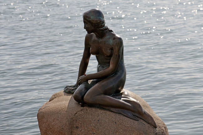 Image of the little mermaid statue in Copenhagen