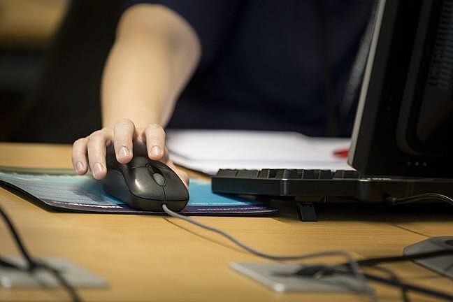 Hand of a learner using computer mouse