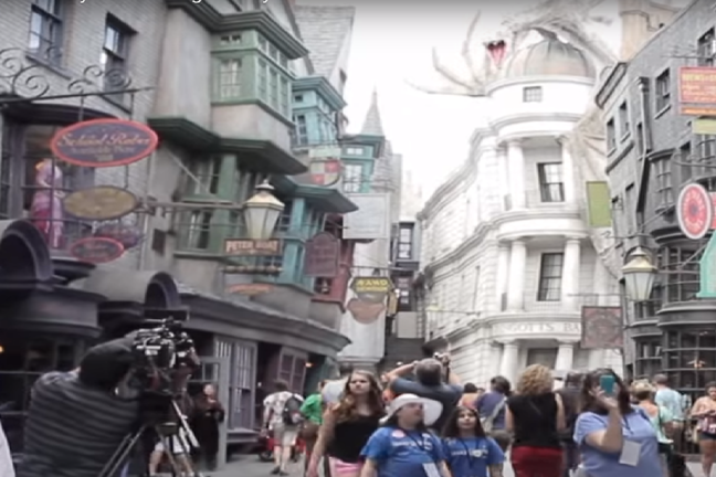 Harry Potter books having an amusement park in Orlando, USA