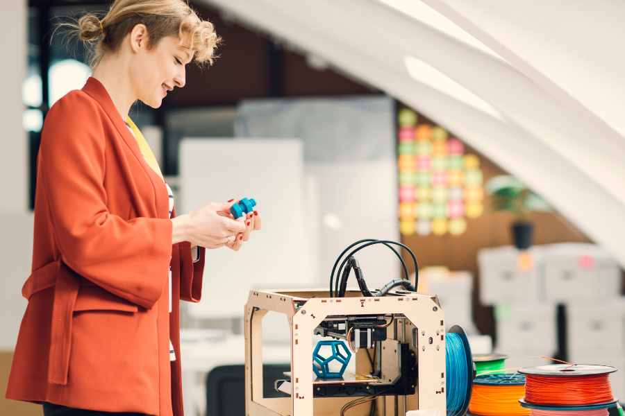 3D Printing object hold by a woman entrepreneur