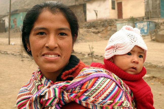 Image of a mother and her baby in Peru.