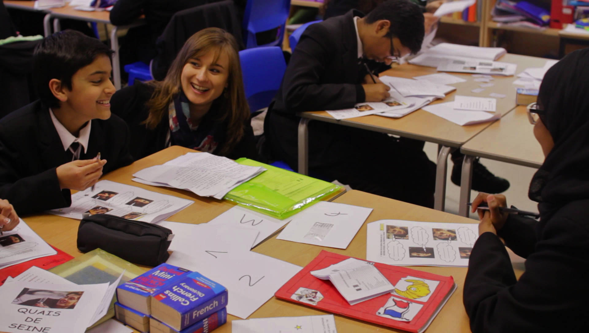 Image of Muriel Huet in the classroom supporting learners with language learning