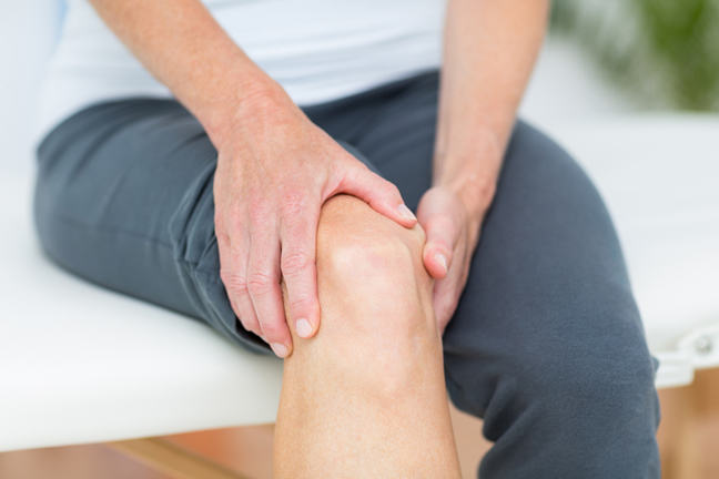 Woman having knee pain.