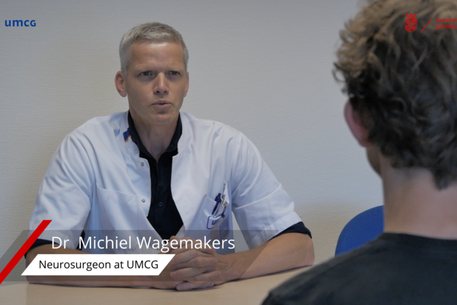 Dr Wagemakers in an consultation