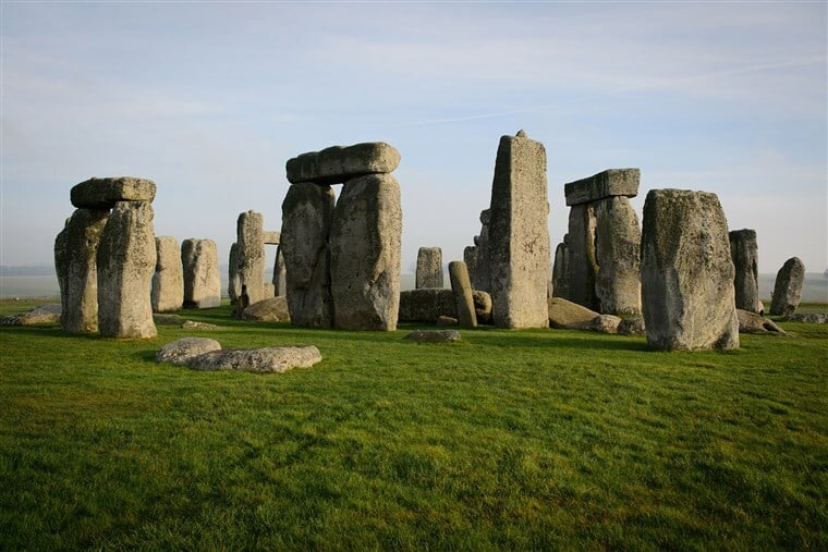 The Stonehenge is one of the most famous sites in England due to its connection with how ancient people tried to understand the Universe.