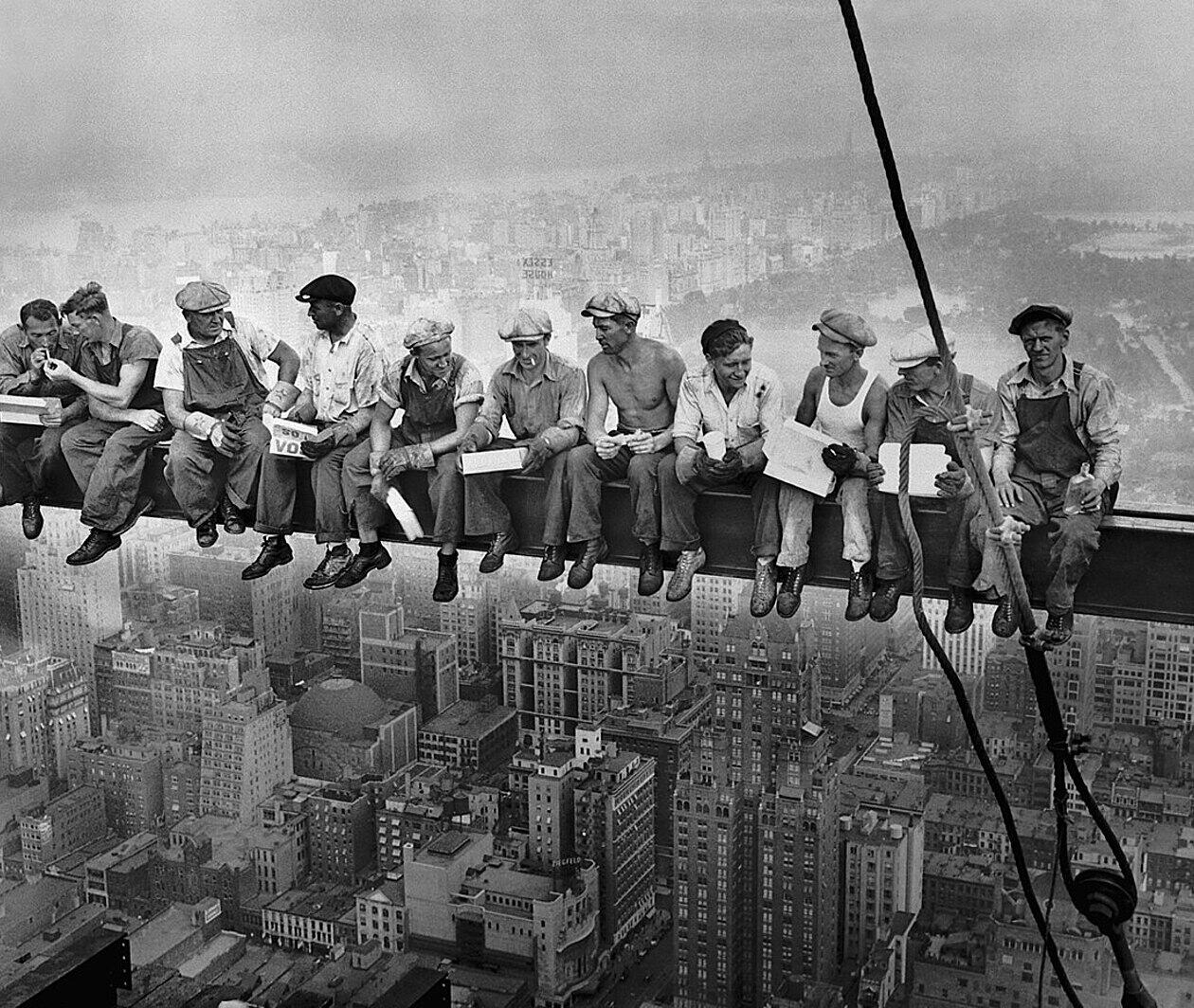 New York construction workers sitting on a beam high up without safety equipment.