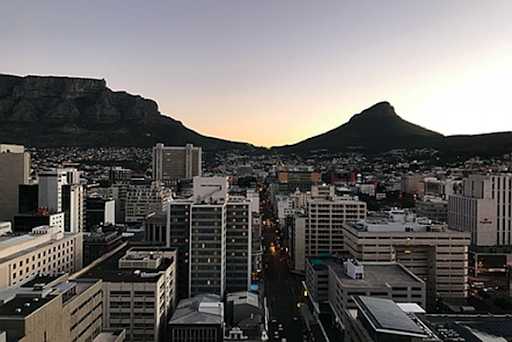 Picture of Cape Town by day, mountains in the background.