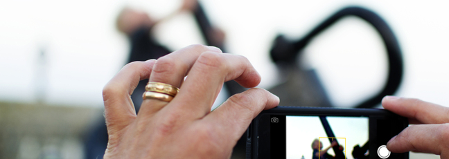 Creating community news, photographing with a smartphone