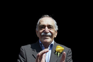 Gabriel Garcia Marquez centred in a photographic portrait