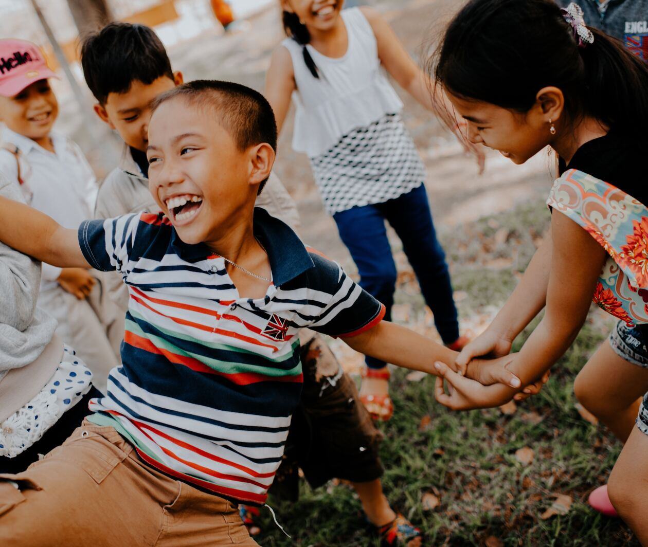 Los niños saben que jugar es su superpoder