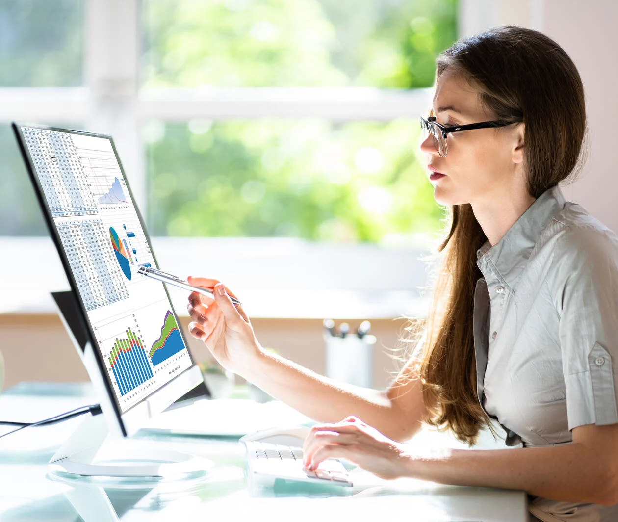 A women working on digital dashboard technology