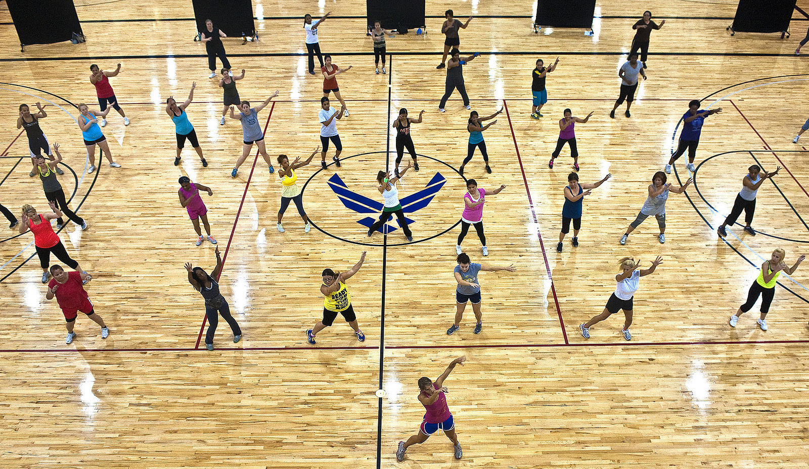 A hall filled with people doing aerobic exercise