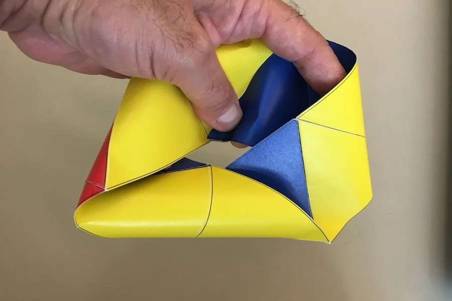 Squished up tri-hexa-flexagon