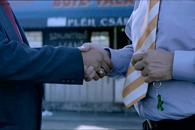 Close up from the film Sazlontudo of two men shaking hands