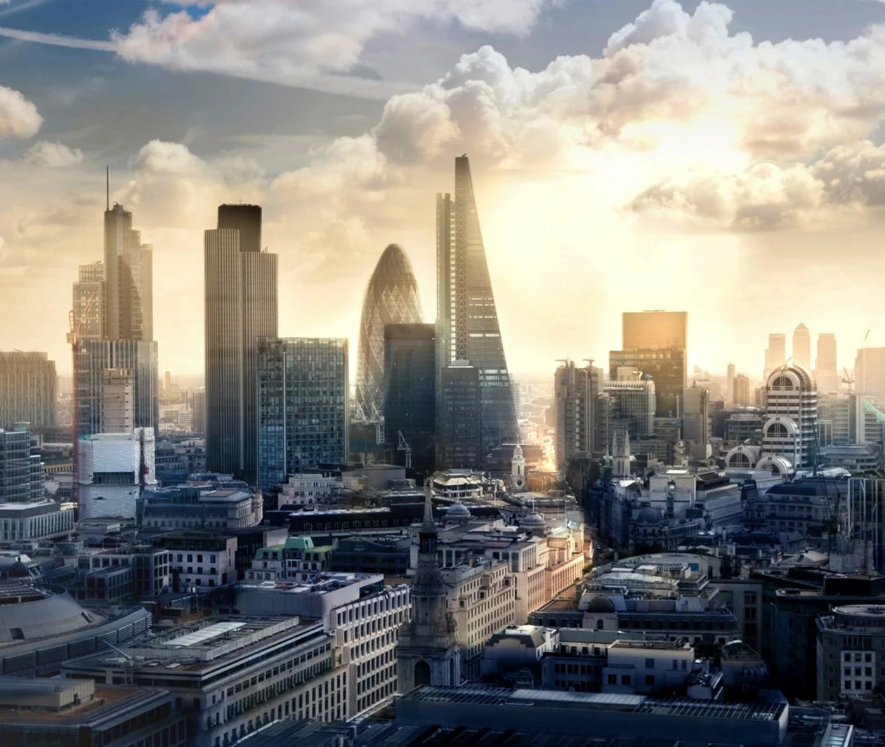 Skyline of central london, focusing on the Shard, with low cloud coverage