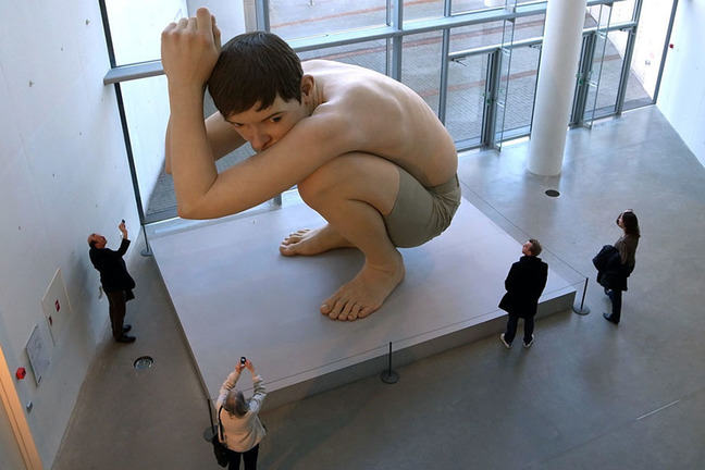 Ron Mueck's sculpture "Boy"
