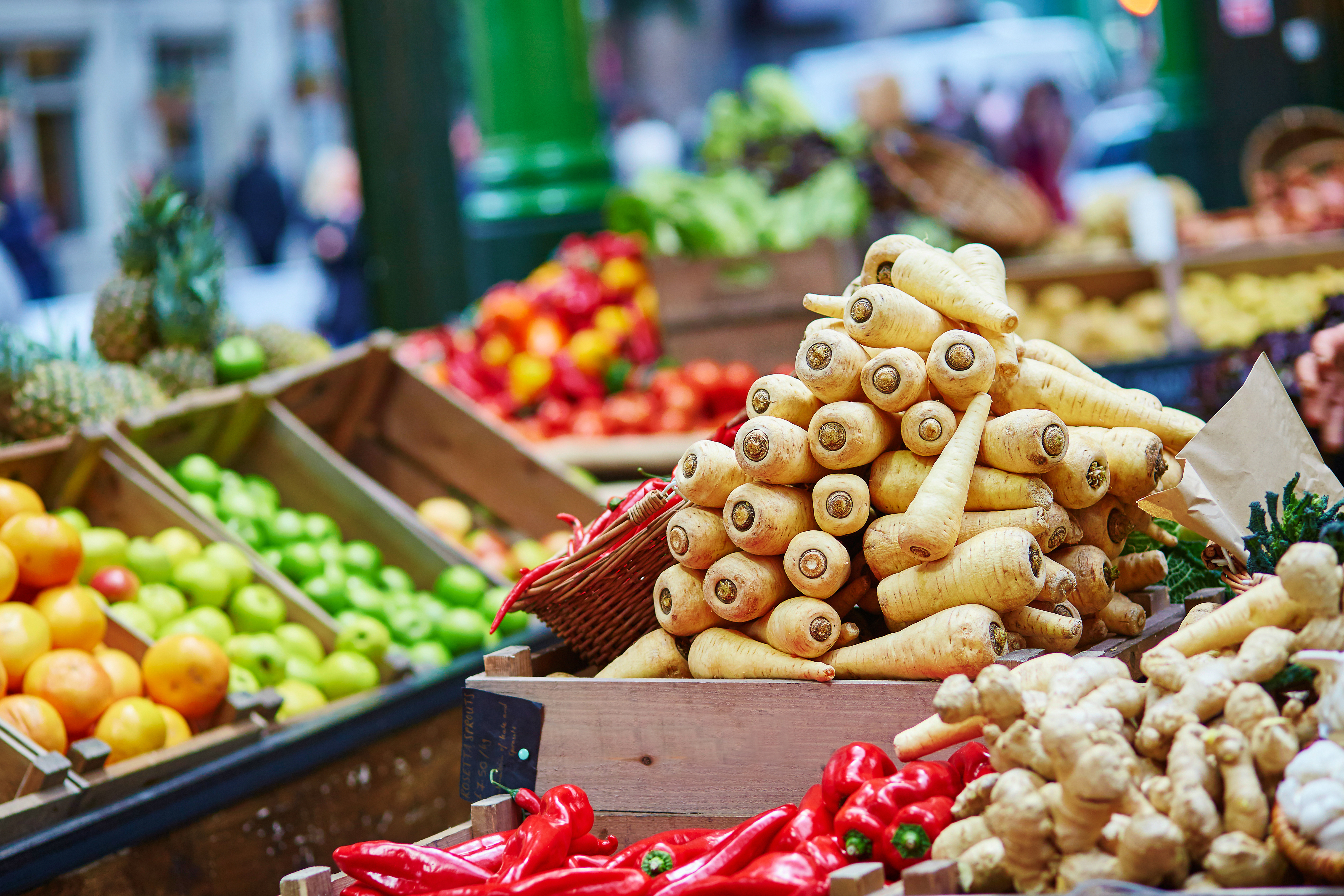 Farmers markets are a sustainable alternative to buying food from supermarkets.