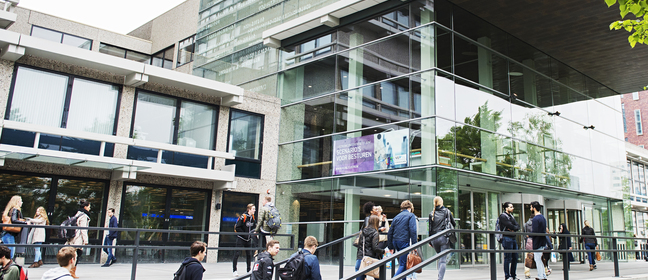 Photograph of Vrije Universiteit Amsterdam, with students