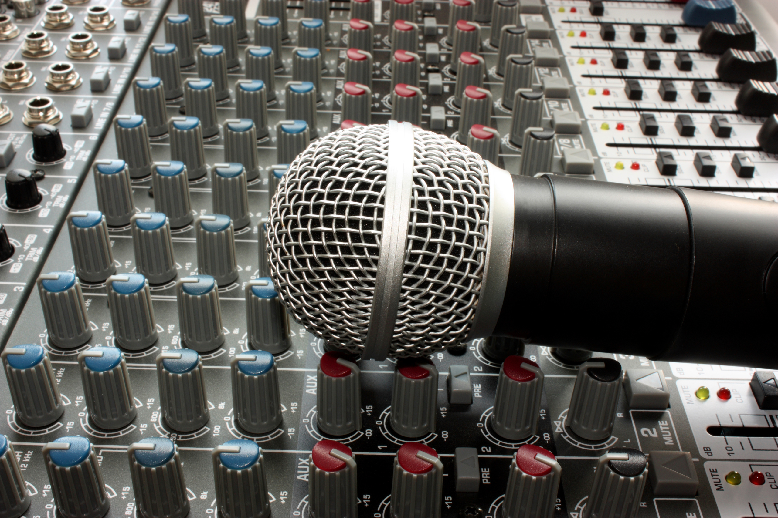 Microphone with mixer words display listening exercises