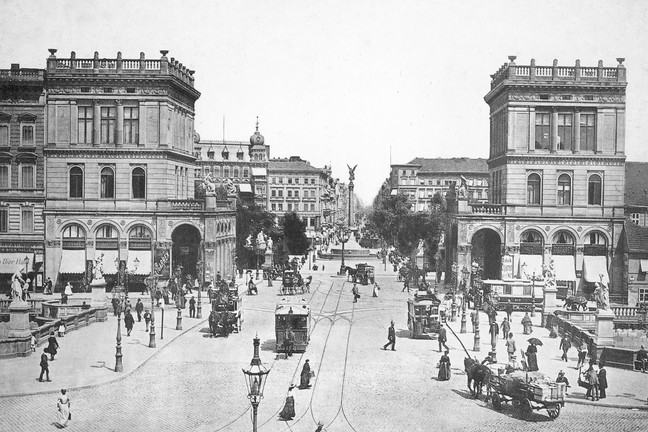 Black and white photograph of street scene in Berlin in the late nineteenth century