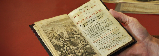 Jonathan holding reference to Richard III