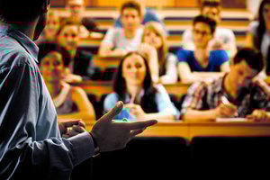 Lecturer presenting to students