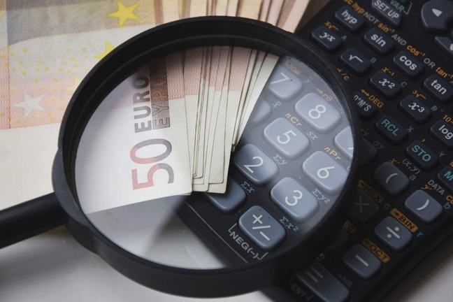 Calculation with magnifying glass