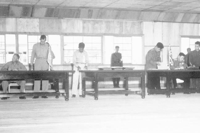 http://upload.wikimedia.org/wikipedia/commons/b/b5/Korean_War_armistice_agreement_1953.jpg