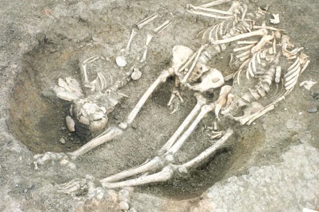 Multiple burials within a single grave.