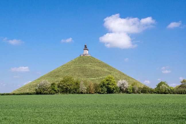 Large conical artificial hill at Waterloo, surmounted by a bronze statue of a lion.