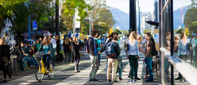 Students outside at the Grenoble Ecole de Management