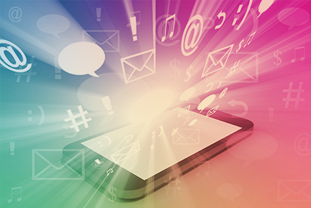 Teléfono móvil con iconos de texto, correo electrónico, voz y música que emergen de él.