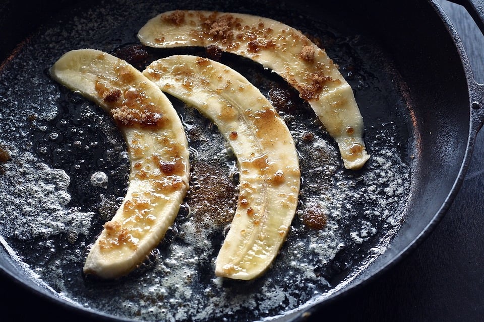 Caramelised bananas in a frying pan.