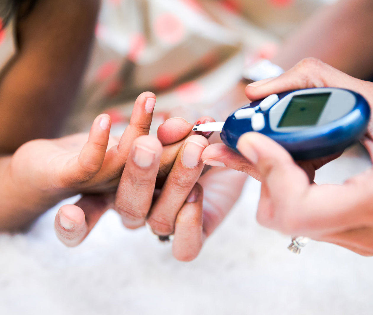 Picture of pair of hands and insulin pen