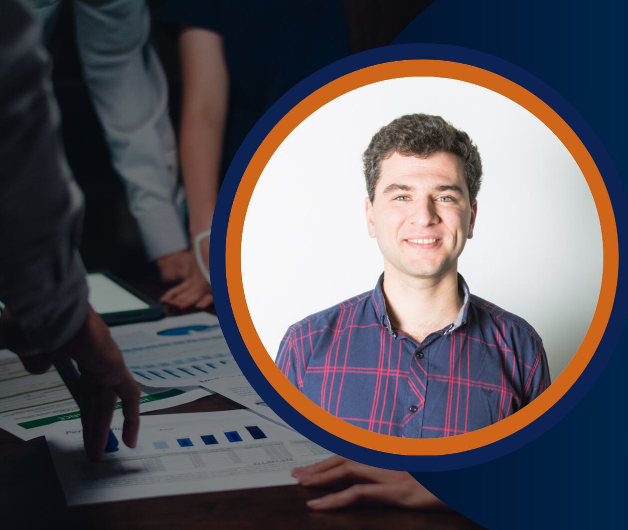 Smiling man in a circular frame over a blurred background of a team analyzing charts, representing a business or leadership course.